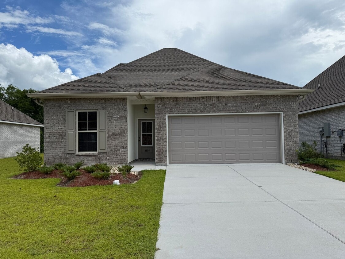 Move in Ready! Beautiful 3 Bedroom and 3 B... - Move in Ready! Beautiful 3 Bedroom and 3 B...