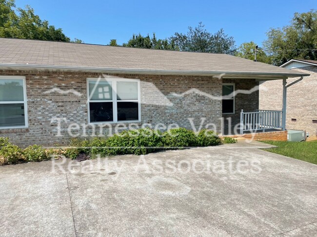 Building Photo - Don't miss this great opportunity 2 bedroo...