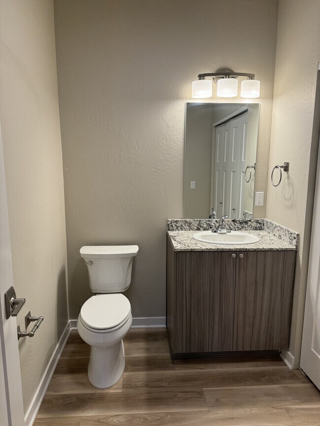 Foto del edificio - 441 Talent Ave