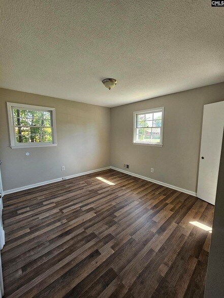 Foto del edificio - 3924 Trotter Rd