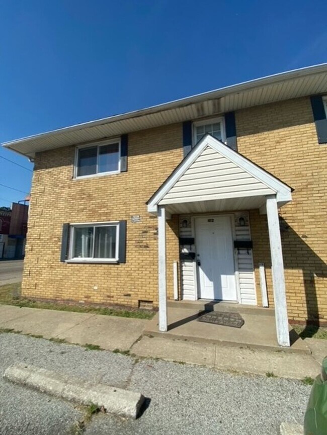 Building Photo - 412 Madison St