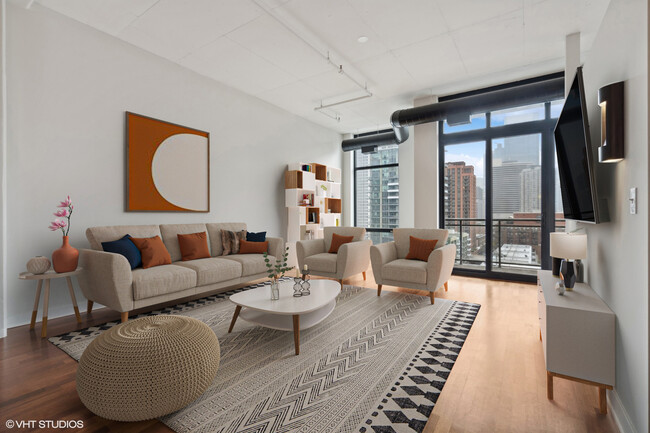 Building Photo - 740 W Fulton St