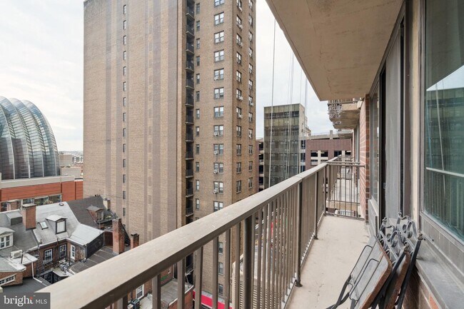 Building Photo - 1420 Locust St