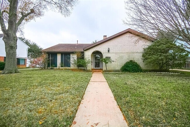 Building Photo - 15530 Torry Pines Rd