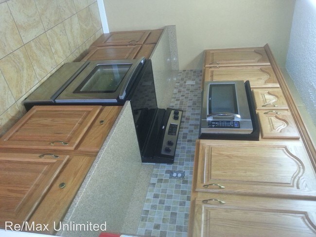 Building Photo - 100 Woodway Dr