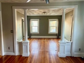 Building Photo - 360 Weeden St