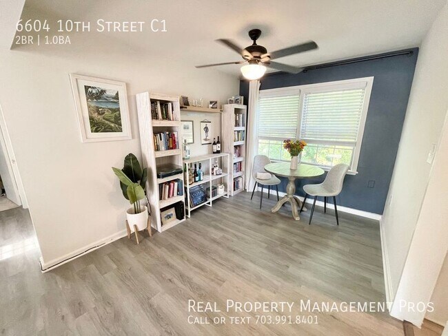 Foto del edificio - 2 BEDROOM TOP FLOOR SUNNY CONDO RIGHT OFF ...