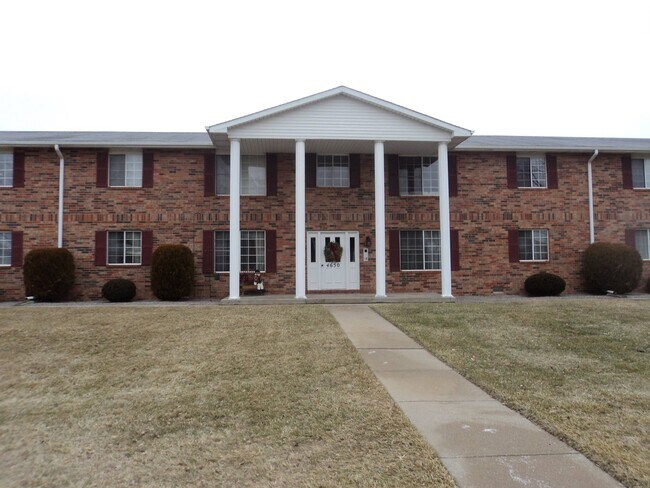 Building Photo - 4690 Hemmeter Ct