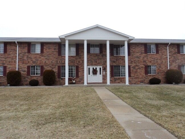 Building Photo - 4690 Hemmeter Ct