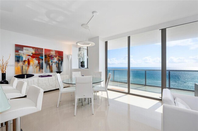 Foto del edificio - 5875 Collins Ave