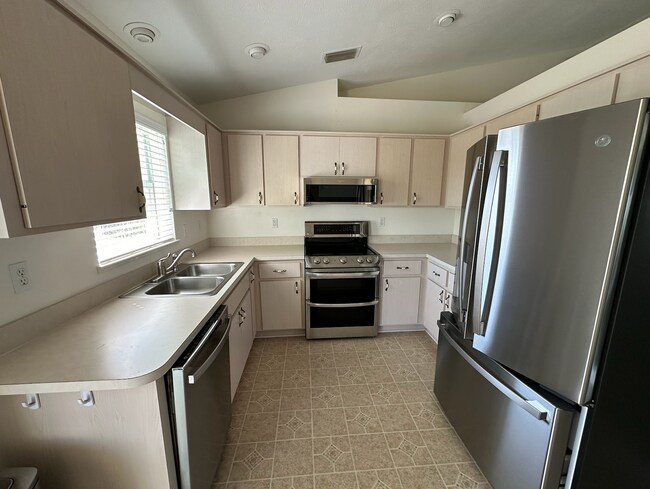 Foto del edificio - Furnished Master Bedroom