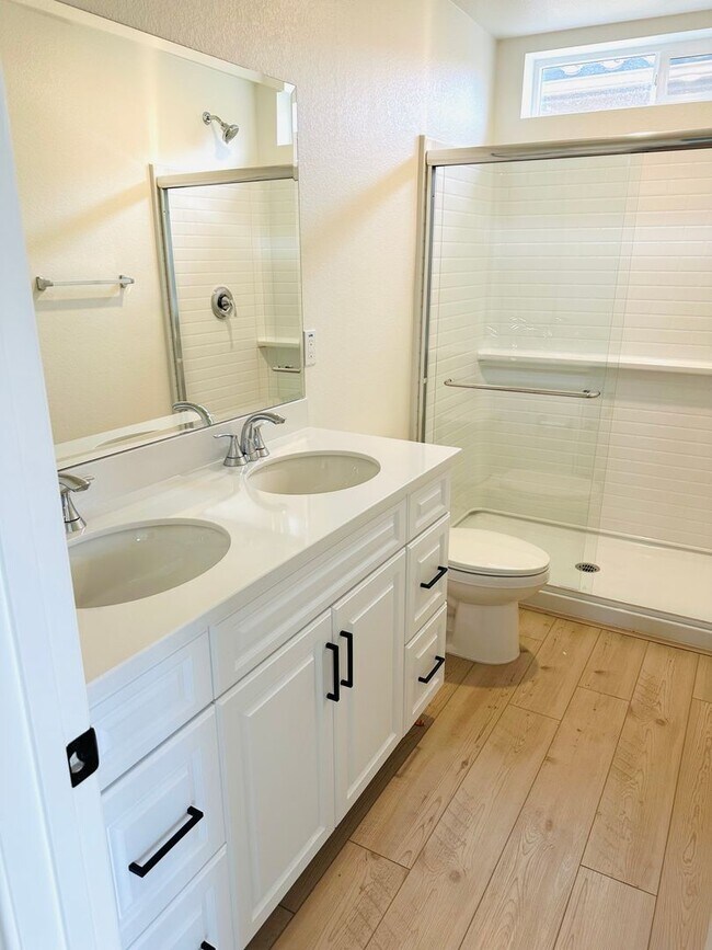 Building Photo - Charming 3-Bedroom Home for Lease in The P...