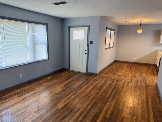 Foto del edificio - 1705 E 21st St