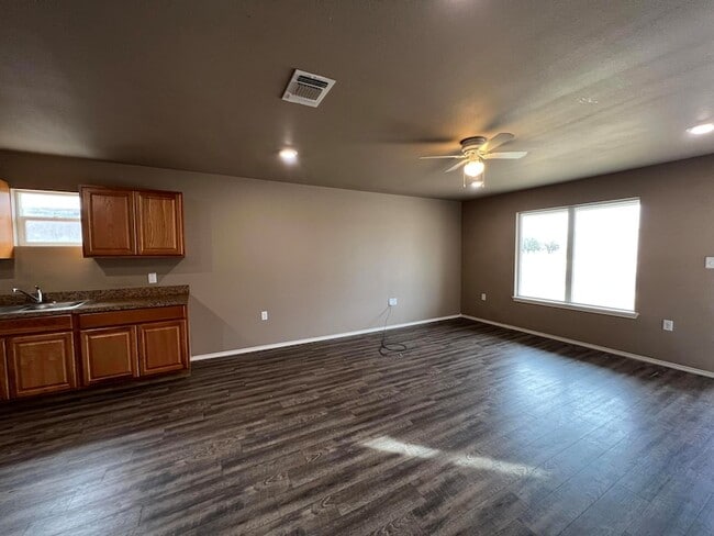 Foto del edificio - 2914 E Cornell St