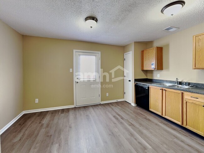 Foto del edificio - 2343 Summerwood Ln