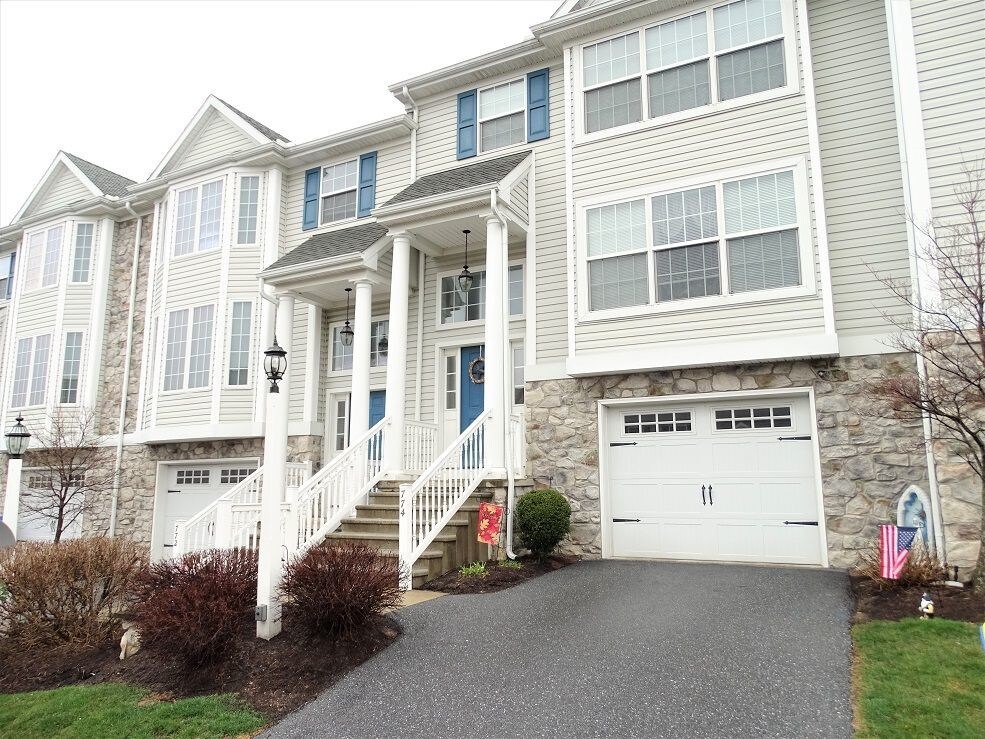 784 Oak Leaf Ln, Harrisburg, PA 17111 Townhome Rentals in Harrisburg