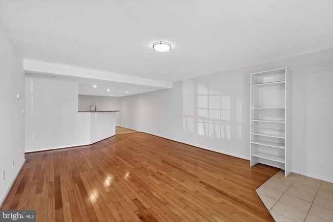 Foto del edificio - 1585 N Van Dorn St