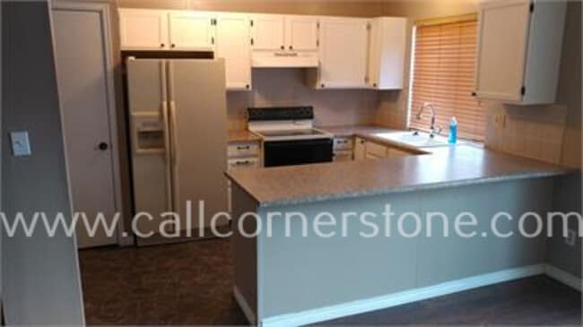 Building Photo - 2570 Clarendon Dr