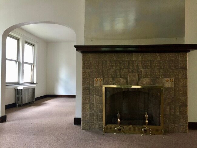 Building Photo - 252 S Winebiddle St