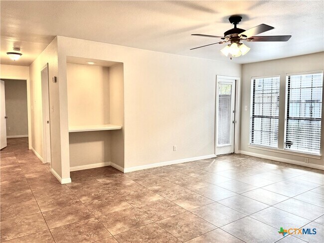 Foto del edificio - 1202 Thorpe Ln