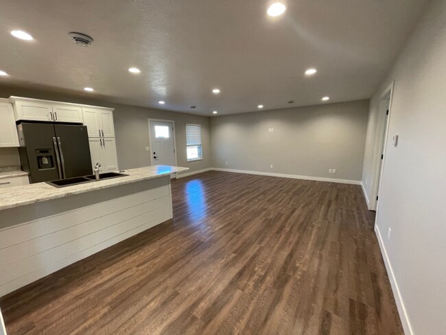 Building Photo - 2912 Sportsmans Dr