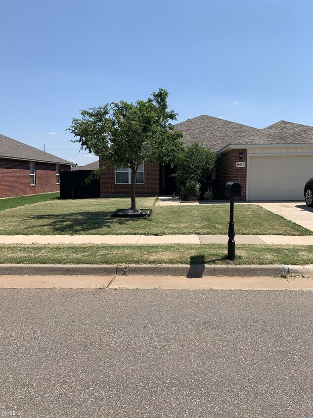 Foto principal - 3 br, 2 bath House - 8416 Southwest 49th C...