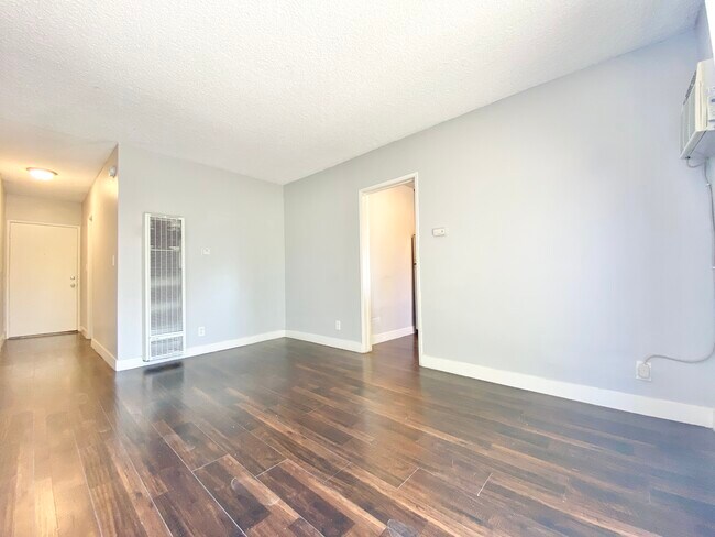 Building Photo - 5555 Carlton Way