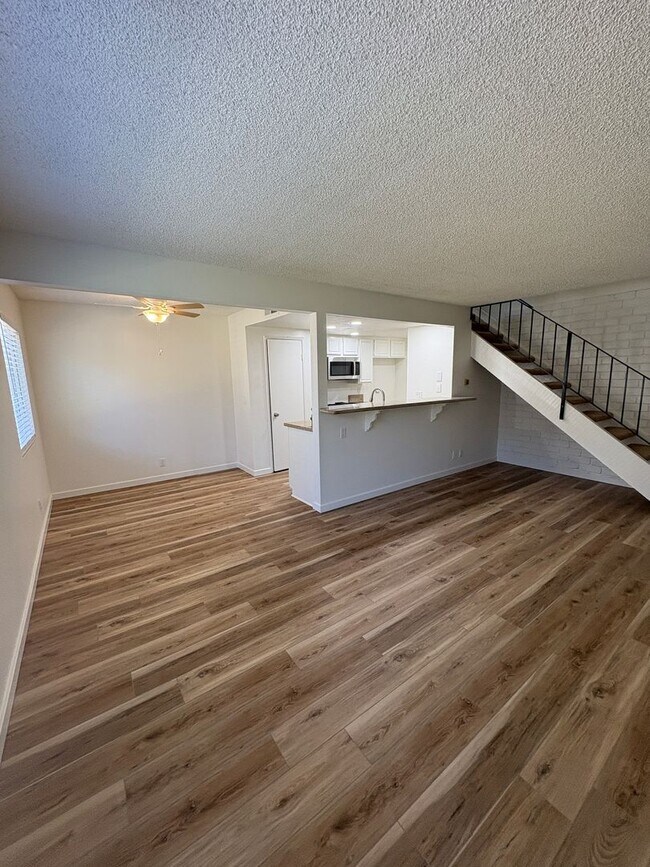 Foto del edificio - 2 + 1  2 Story Townhouse Ventura, CA