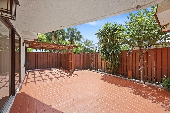 Photo - 8337 N Coral Cir Townhome