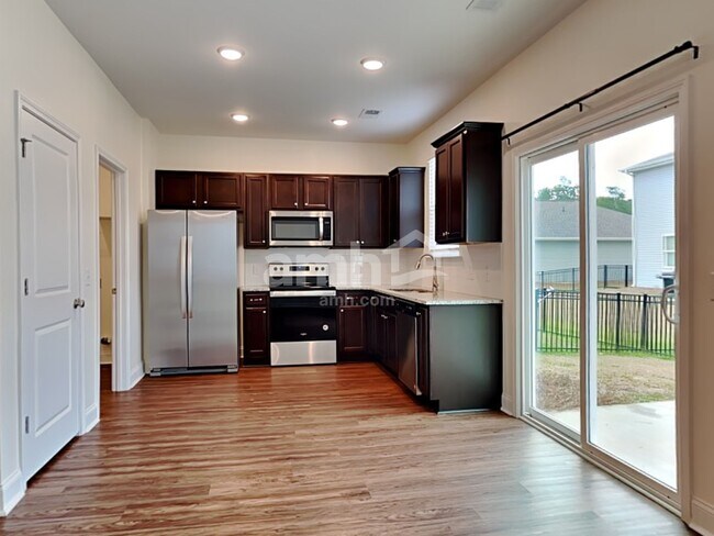 Foto del edificio - 223 S Live Oak Dr