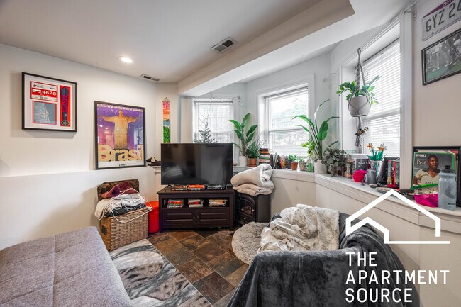 Foto del edificio - 3023 N Oakley Ave