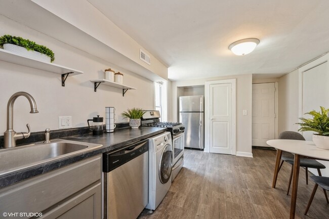 Foto del edificio - 3010 N Albany Ave