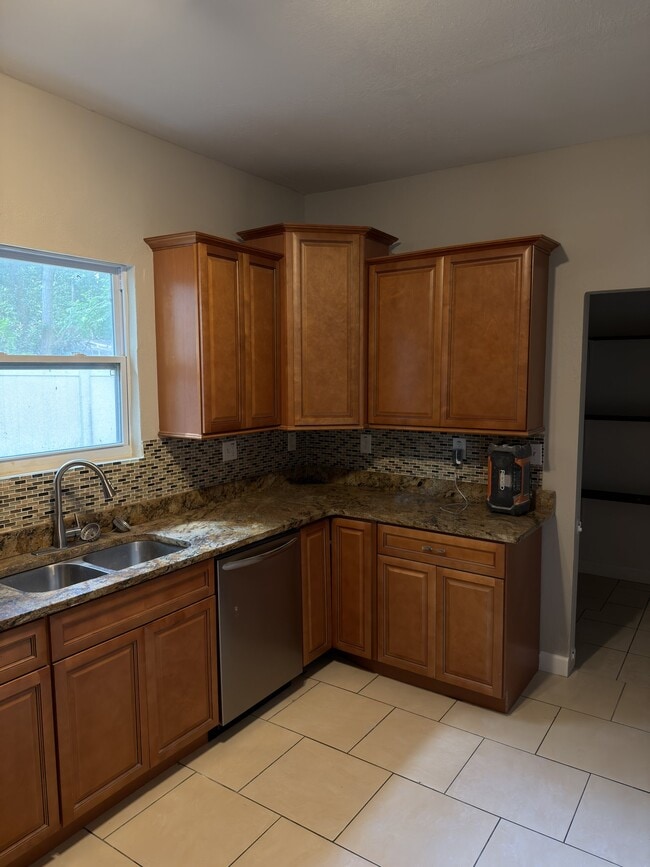Building Photo - 1024 Ashworth Cove