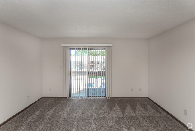 1HAB, 1BA - 645 ft² - Basswood Apartments