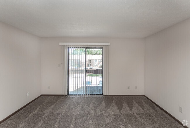 1BR, 1BA - 645 SF - Basswood Apartments