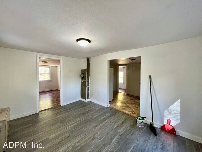 Building Photo - 2 br, 1 bath House - 51 A Dock Lane