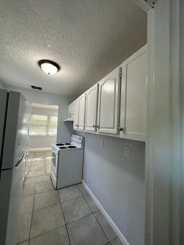 Foto principal - Fully Renovated 3/1 Single Family Ready fo...