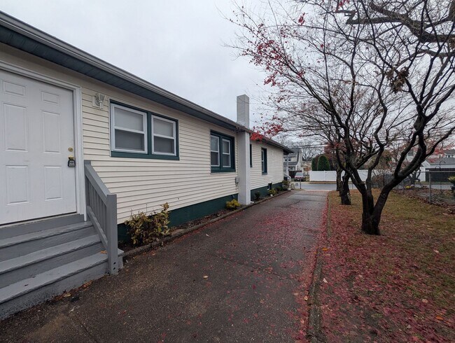Foto del edificio - Stunning 3 bedroom 2 bathroom single family house available in Asbury Park!