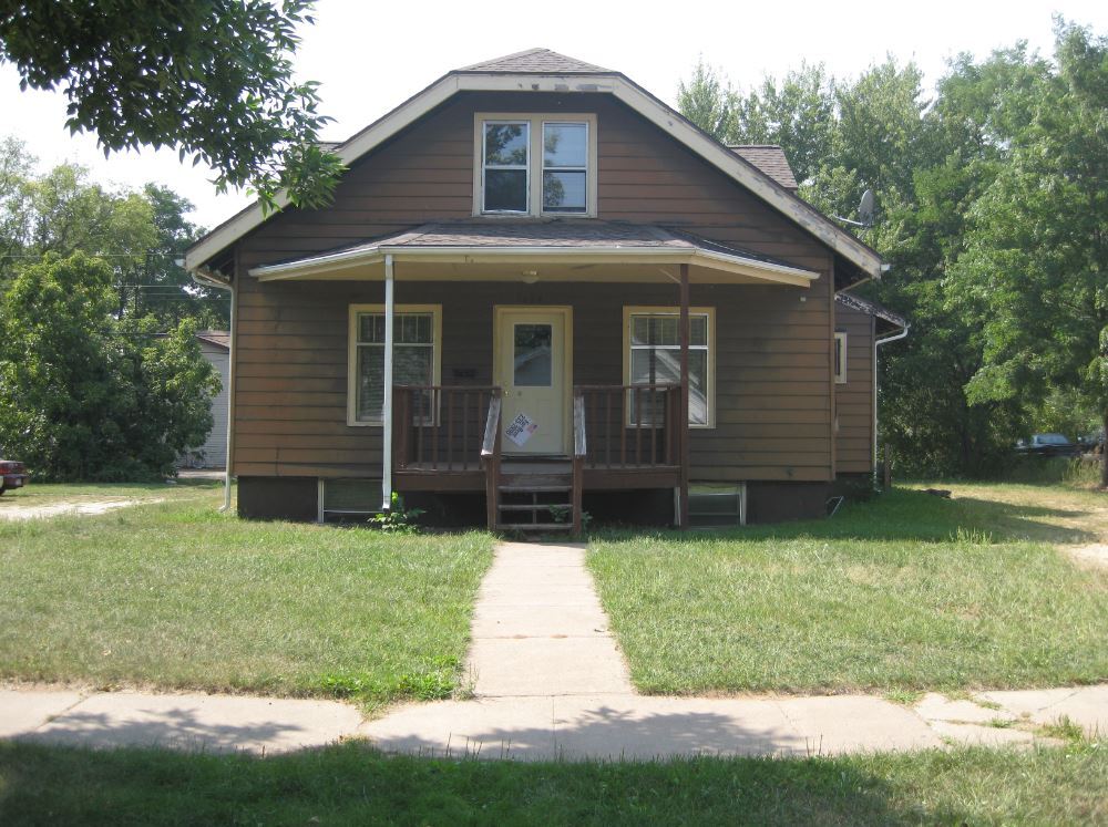 1609 6th St E, Menomonie, WI 54751 House Rental in Menomonie, WI