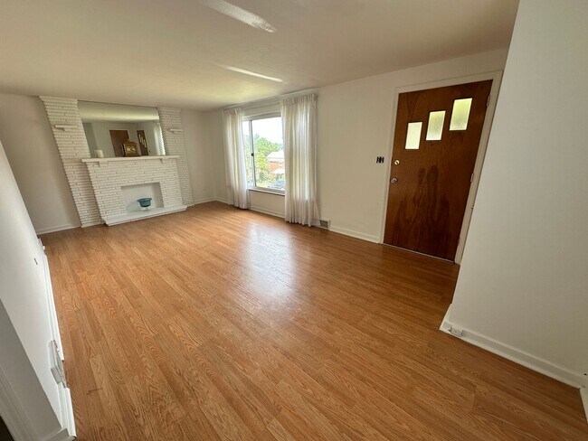 Foto del edificio - Homestead / Munhall - 2+ BR Single Family ...