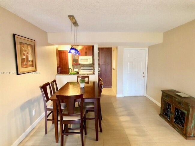 Foto del edificio - 10026 Winding Lake Rd