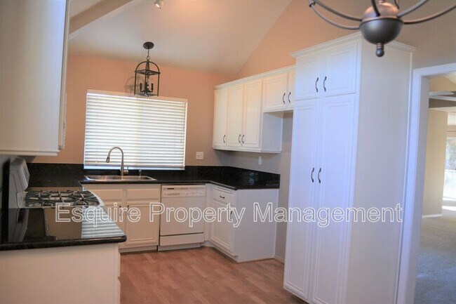 Foto del edificio - 468 Shelburne Ln