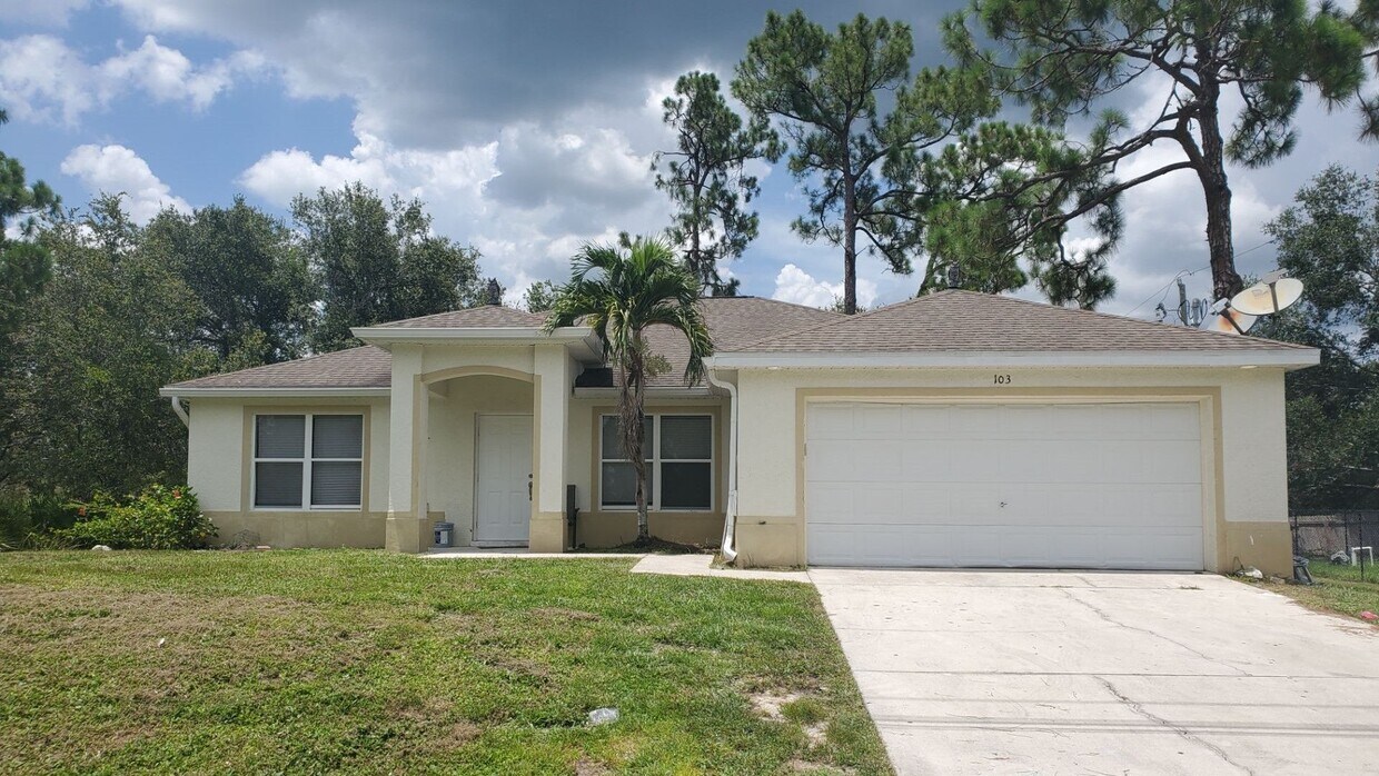 Primary Photo - Single Family Home 4BR 2BA - Move In Speci...