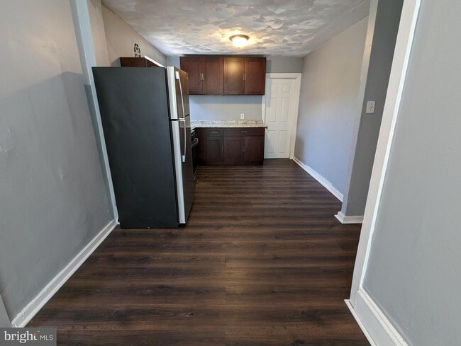 Building Photo - 208 W Hanover St
