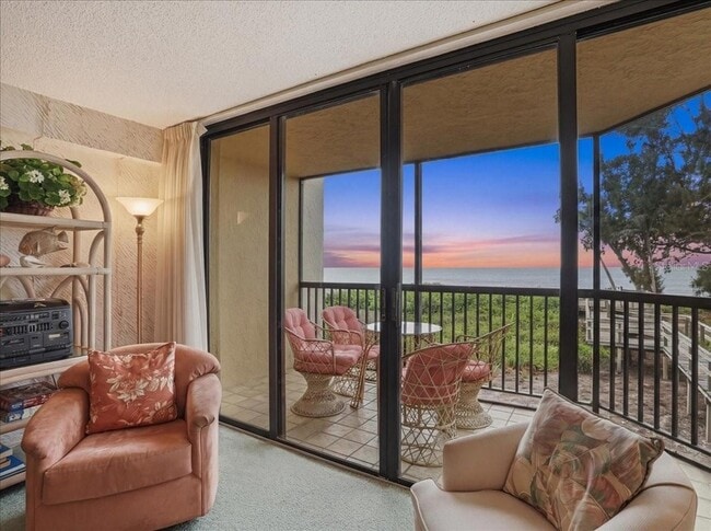 Building Photo - 5611 Gulf of Mexico Dr