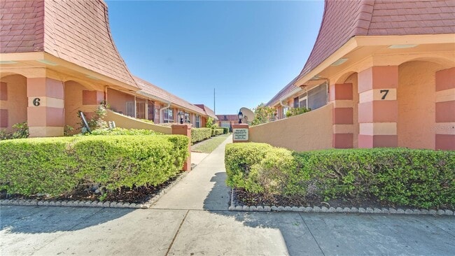 Photo - 2727 W Oak Ridge Rd Townhome