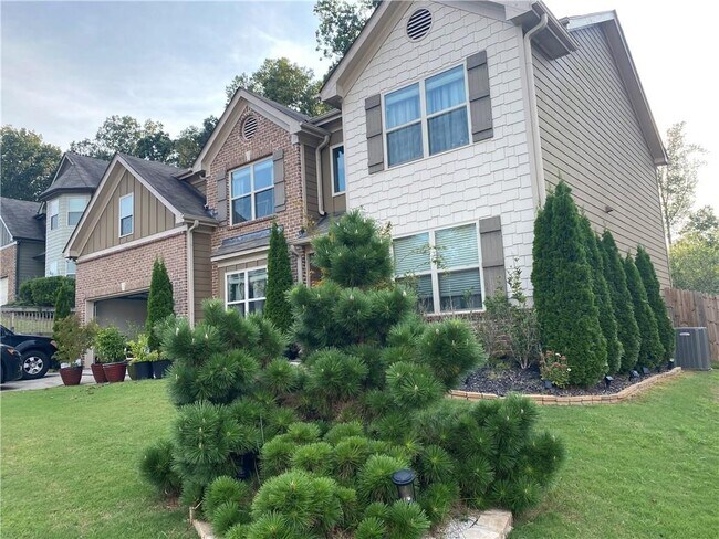 Building Photo - 4770 Belcrest Way