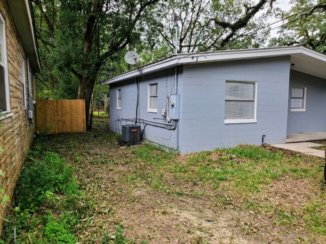 Building Photo - 1068 Preston Ave