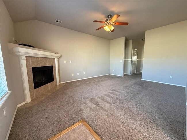 Building Photo - 950 Honeysuckle Dr