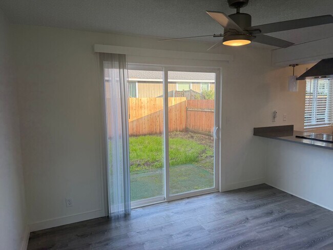 Foto del edificio - Updated 2 bedroom 1.5 bath duplex in Thurston!